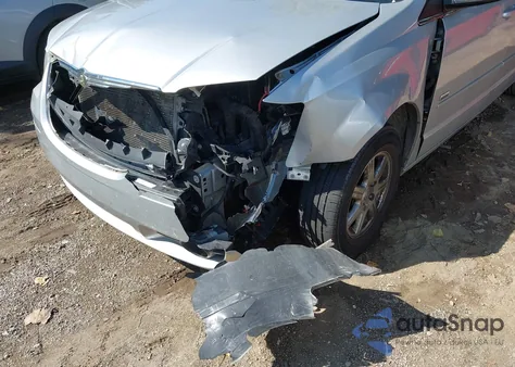 2008 Chrysler Town & Country Touring z USA, uszkodzony, nr VIN 2A8HR54P28R836576